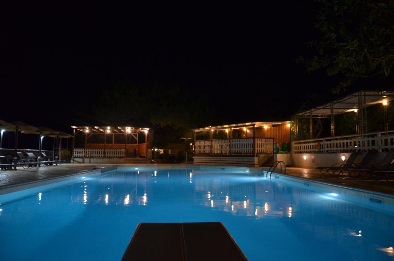 Apolafsi Aparthotel Lixouri Luaran gambar